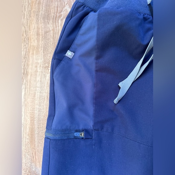 Figs Manari Technical College Scrub Joggers Navy Blue Size XS - Picture 8 of 9
